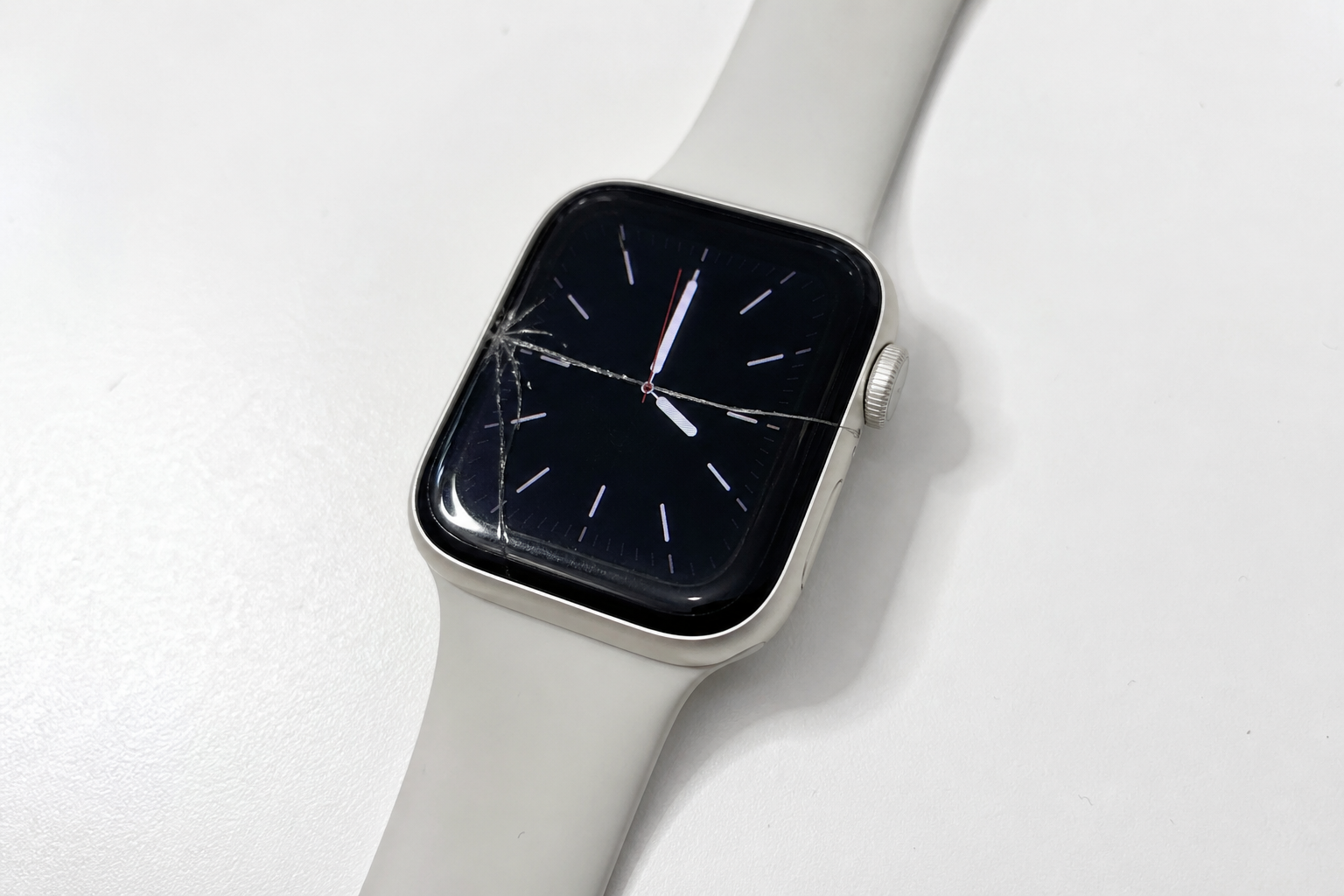 Apple Watch Series 8 — écran fissuré